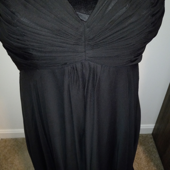 High low gown - Picture 3 of 6